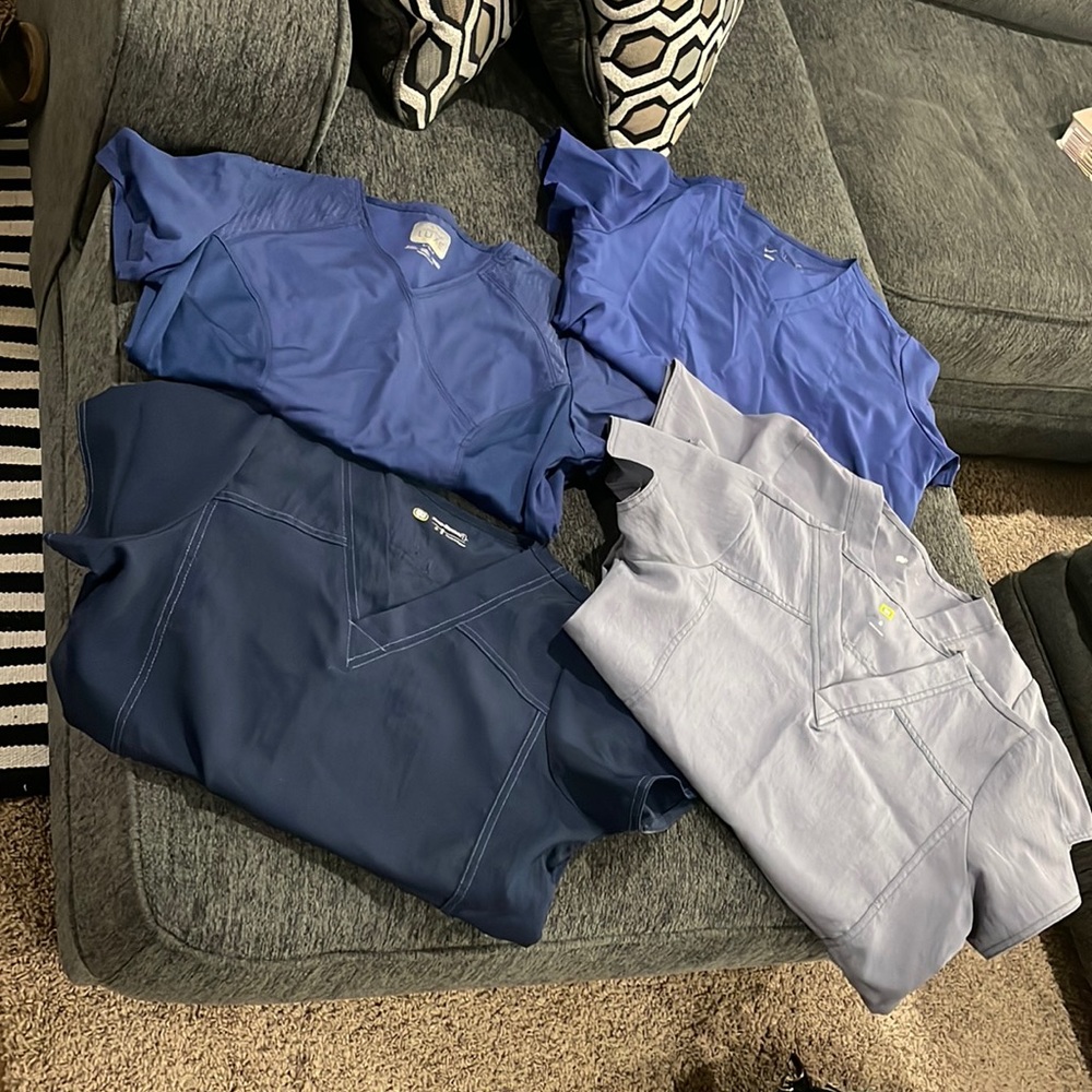 5 Scrub tops - Size small